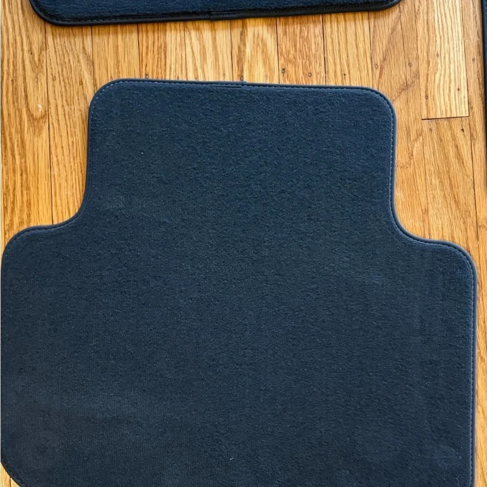 Audi Q3 OEM Black Carpet Car Vehicle Floor Mats A018727 Set of 4 2020-2024 - Picture 6 of 7